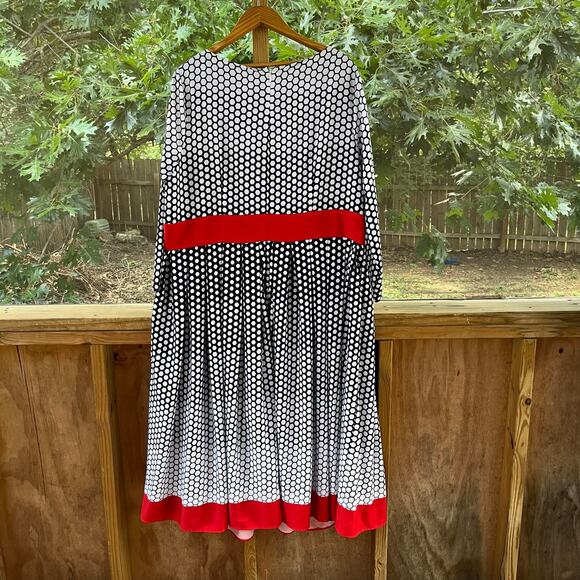 Elegant Black and White Polka Dot Dress with Red Accents - Picture 2 of 9